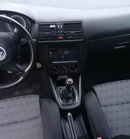 Черный Фольксваген Бора, объемом двигателя 1.6 л и пробегом 200 тыс. км за 4500 $, фото 16 на Automoto.ua