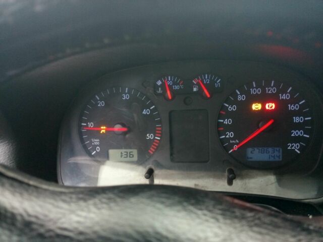 Червоний Фольксваген Бора, об'ємом двигуна 1.9 л та пробігом 278 тис. км за 3000 $, фото 4 на Automoto.ua