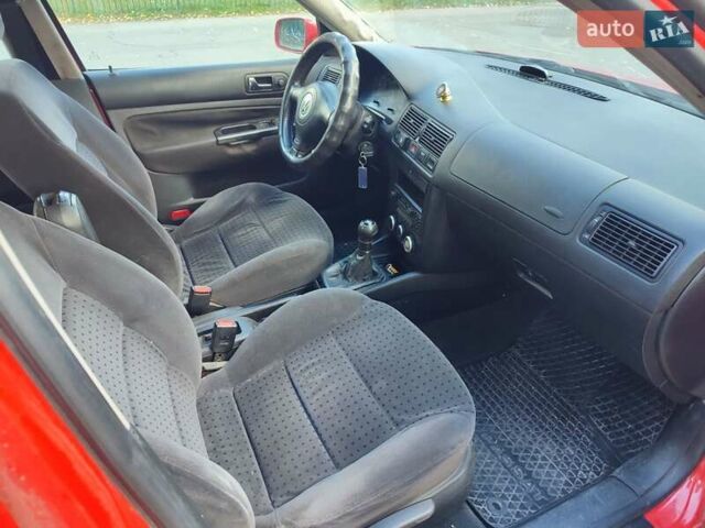 Красный Фольксваген Бора, объемом двигателя 1.6 л и пробегом 312 тыс. км за 2750 $, фото 1 на Automoto.ua