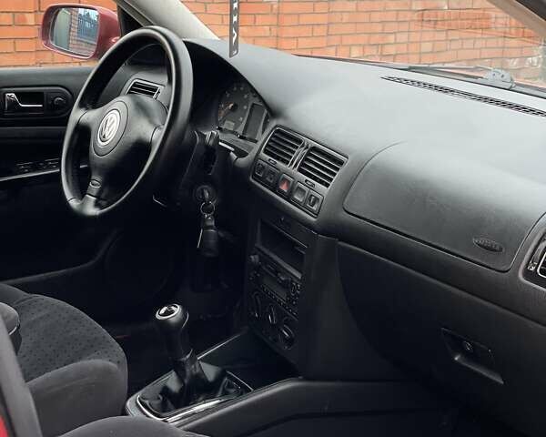 Червоний Фольксваген Бора, об'ємом двигуна 1.6 л та пробігом 280 тис. км за 4500 $, фото 12 на Automoto.ua