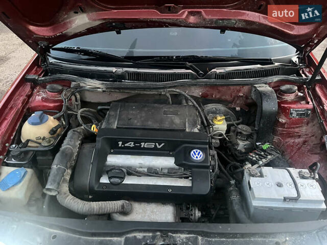 Красный Фольксваген Бора, объемом двигателя 1.4 л и пробегом 220 тыс. км за 3200 $, фото 10 на Automoto.ua