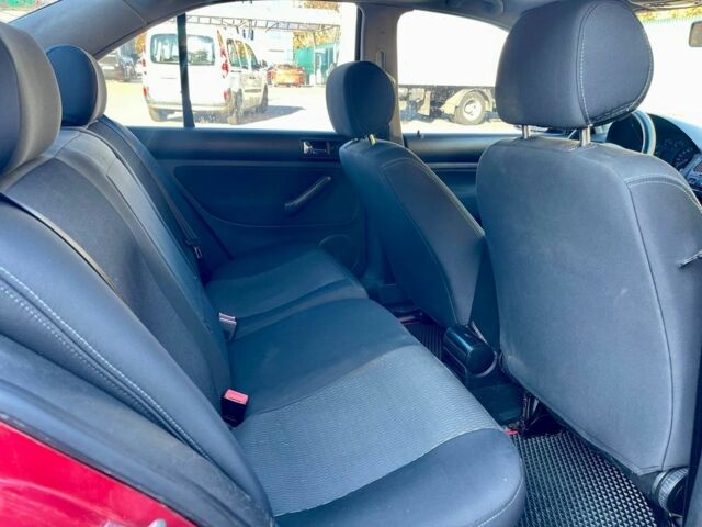 Красный Фольксваген Бора, объемом двигателя 1.6 л и пробегом 219 тыс. км за 3699 $, фото 4 на Automoto.ua