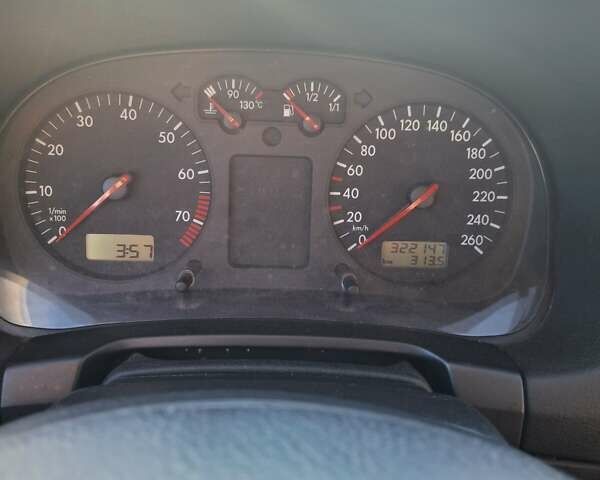 Серый Фольксваген Бора, объемом двигателя 1.6 л и пробегом 32 тыс. км за 4000 $, фото 2 на Automoto.ua