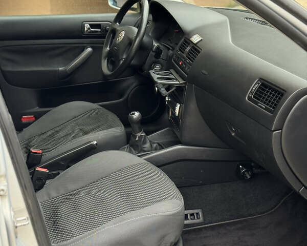 Сірий Фольксваген Бора, об'ємом двигуна 1.59 л та пробігом 208 тис. км за 4200 $, фото 11 на Automoto.ua