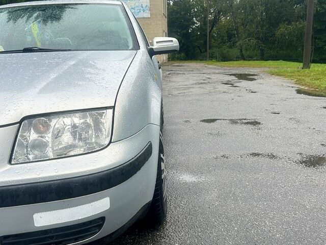 Серый Фольксваген Бора, объемом двигателя 1.6 л и пробегом 296 тыс. км за 3600 $, фото 1 на Automoto.ua