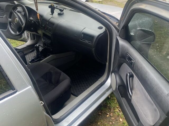 Серый Фольксваген Бора, объемом двигателя 1.6 л и пробегом 369 тыс. км за 3300 $, фото 4 на Automoto.ua