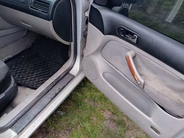 Серый Фольксваген Бора, объемом двигателя 2.3 л и пробегом 540 тыс. км за 1550 $, фото 4 на Automoto.ua