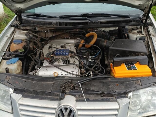 Серый Фольксваген Бора, объемом двигателя 2.3 л и пробегом 540 тыс. км за 1550 $, фото 6 на Automoto.ua