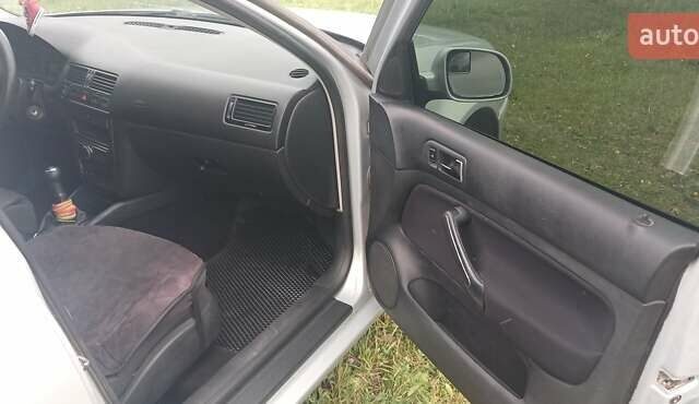 Сірий Фольксваген Бора, об'ємом двигуна 1.6 л та пробігом 380 тис. км за 3400 $, фото 11 на Automoto.ua