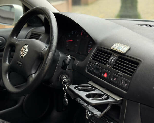 Сірий Фольксваген Бора, об'ємом двигуна 1.59 л та пробігом 208 тис. км за 4200 $, фото 10 на Automoto.ua