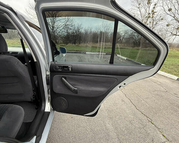 Серый Фольксваген Бора, объемом двигателя 1.6 л и пробегом 178 тыс. км за 5300 $, фото 39 на Automoto.ua