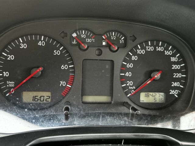 Серый Фольксваген Бора, объемом двигателя 1.6 л и пробегом 184 тыс. км за 4900 $, фото 6 на Automoto.ua