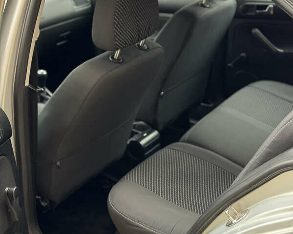 Сірий Фольксваген Бора, об'ємом двигуна 1.59 л та пробігом 208 тис. км за 4200 $, фото 17 на Automoto.ua