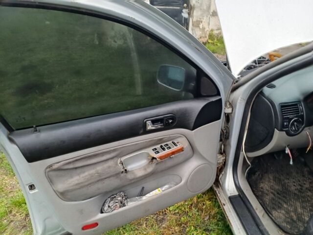 Серый Фольксваген Бора, объемом двигателя 2.3 л и пробегом 540 тыс. км за 1550 $, фото 5 на Automoto.ua