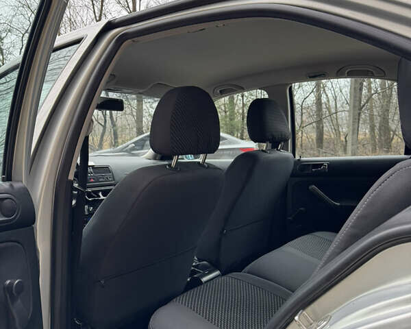 Сірий Фольксваген Бора, об'ємом двигуна 1.59 л та пробігом 208 тис. км за 4200 $, фото 18 на Automoto.ua