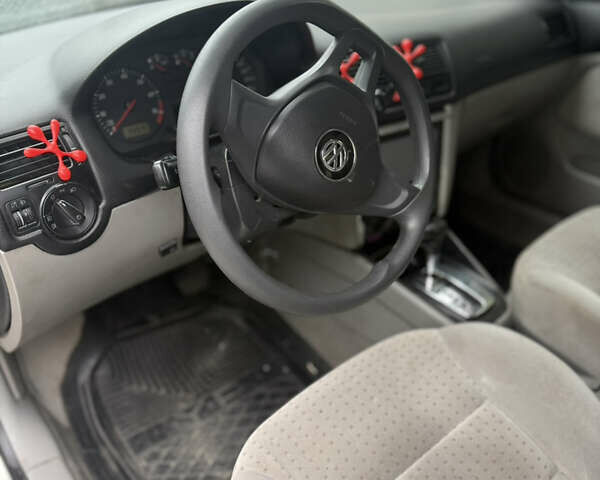 Серый Фольксваген Бора, объемом двигателя 2 л и пробегом 302 тыс. км за 2000 $, фото 7 на Automoto.ua