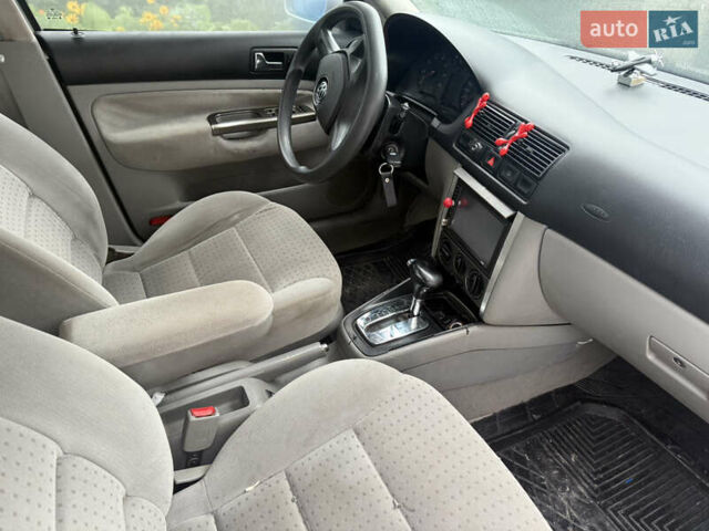 Серый Фольксваген Бора, объемом двигателя 2 л и пробегом 302 тыс. км за 2000 $, фото 5 на Automoto.ua