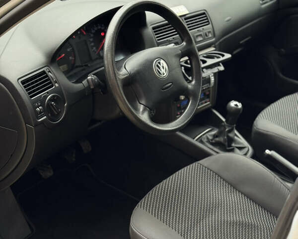 Сірий Фольксваген Бора, об'ємом двигуна 1.59 л та пробігом 208 тис. км за 4200 $, фото 19 на Automoto.ua