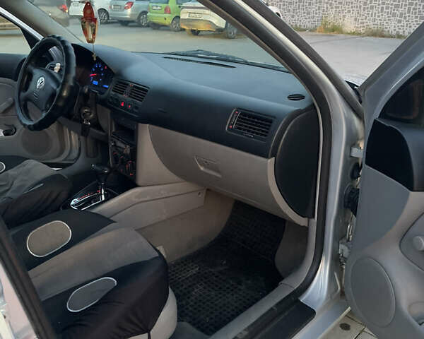 Сірий Фольксваген Бора, об'ємом двигуна 1.6 л та пробігом 267 тис. км за 4300 $, фото 8 на Automoto.ua