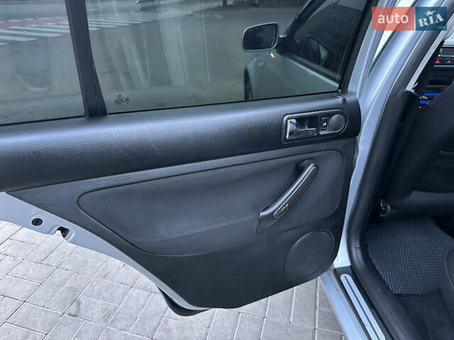 Сірий Фольксваген Бора, об'ємом двигуна 1.6 л та пробігом 263 тис. км за 3950 $, фото 11 на Automoto.ua