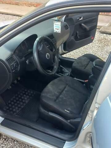 Серый Фольксваген Бора, объемом двигателя 1.6 л и пробегом 300 тыс. км за 3600 $, фото 1 на Automoto.ua