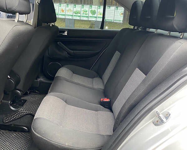 Серый Фольксваген Бора, объемом двигателя 1.9 л и пробегом 300 тыс. км за 4200 $, фото 7 на Automoto.ua