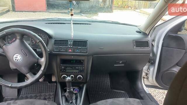 Серый Фольксваген Бора, объемом двигателя 1.6 л и пробегом 300 тыс. км за 3600 $, фото 2 на Automoto.ua