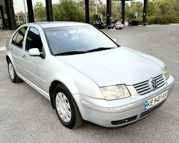 Сірий Фольксваген Бора, об'ємом двигуна 2 л та пробігом 250 тис. км за 3899 $, фото 1 на Automoto.ua