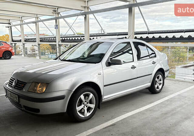 Серый Фольксваген Бора, объемом двигателя 1.6 л и пробегом 273 тыс. км за 4000 $, фото 2 на Automoto.ua