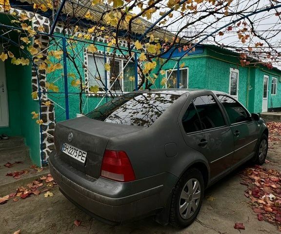 Серый Фольксваген Бора, объемом двигателя 1.6 л и пробегом 290 тыс. км за 3000 $, фото 2 на Automoto.ua