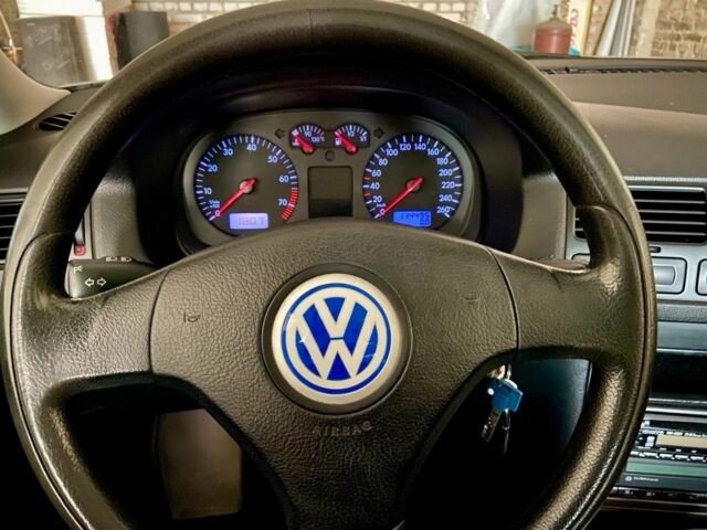 Сірий Фольксваген Бора, об'ємом двигуна 1.6 л та пробігом 115 тис. км за 4000 $, фото 6 на Automoto.ua