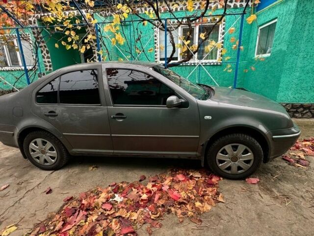 Серый Фольксваген Бора, объемом двигателя 1.6 л и пробегом 290 тыс. км за 3000 $, фото 1 на Automoto.ua