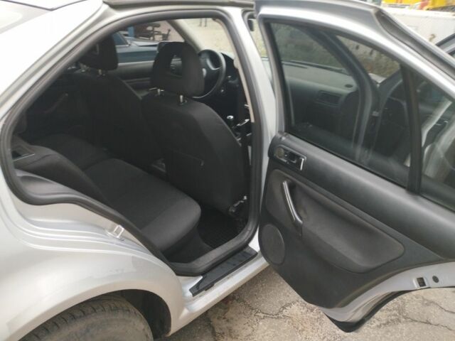 Серый Фольксваген Бора, объемом двигателя 1.6 л и пробегом 220 тыс. км за 2700 $, фото 2 на Automoto.ua