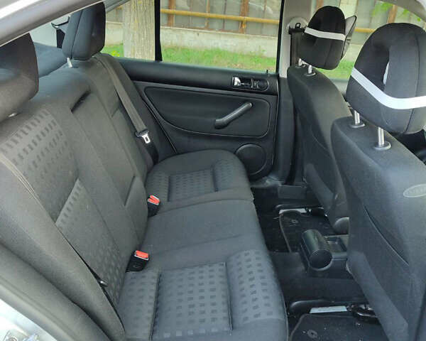 Сірий Фольксваген Бора, об'ємом двигуна 1.6 л та пробігом 144 тис. км за 5100 $, фото 5 на Automoto.ua