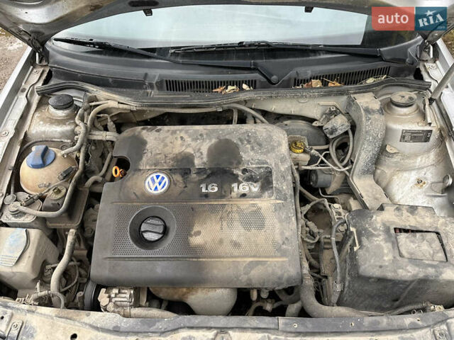 Серый Фольксваген Бора, объемом двигателя 1.6 л и пробегом 220 тыс. км за 1650 $, фото 7 на Automoto.ua