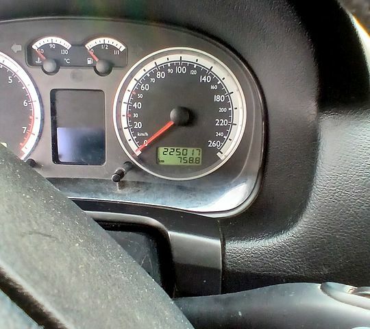 Серый Фольксваген Бора, объемом двигателя 1.6 л и пробегом 225 тыс. км за 4100 $, фото 3 на Automoto.ua