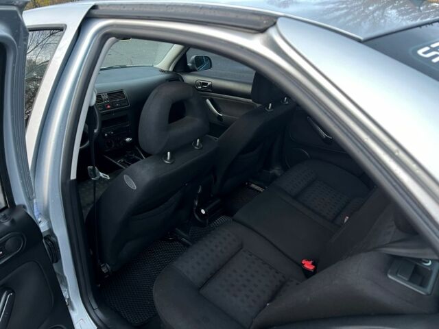 Сірий Фольксваген Бора, об'ємом двигуна 1.6 л та пробігом 259 тис. км за 4250 $, фото 6 на Automoto.ua