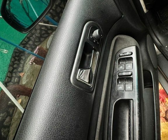 Серый Фольксваген Бора, объемом двигателя 1.6 л и пробегом 290 тыс. км за 3000 $, фото 6 на Automoto.ua