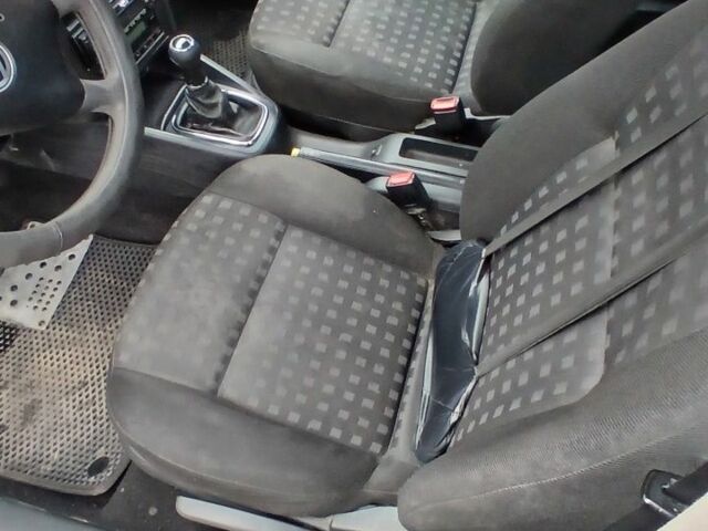 Сірий Фольксваген Бора, об'ємом двигуна 0 л та пробігом 225 тис. км за 4100 $, фото 6 на Automoto.ua