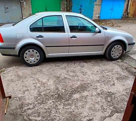 Серый Фольксваген Бора, объемом двигателя 1.6 л и пробегом 225 тыс. км за 4100 $, фото 2 на Automoto.ua