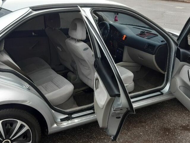 Сірий Фольксваген Бора, об'ємом двигуна 2 л та пробігом 334 тис. км за 4100 $, фото 3 на Automoto.ua