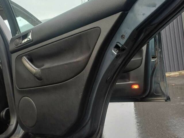 Серый Фольксваген Бора, объемом двигателя 1.9 л и пробегом 308 тыс. км за 2200 $, фото 11 на Automoto.ua