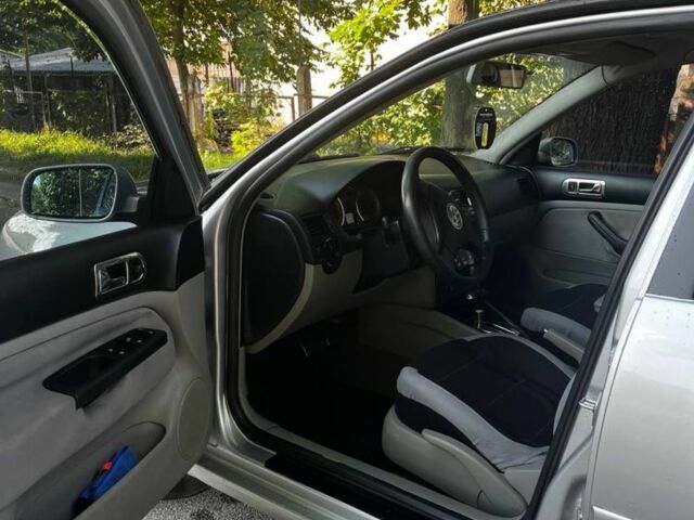 Серый Фольксваген Бора, объемом двигателя 1.6 л и пробегом 300 тыс. км за 3350 $, фото 2 на Automoto.ua