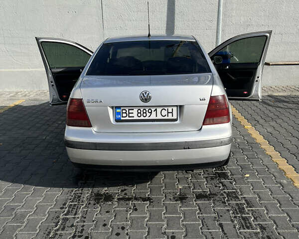 Сірий Фольксваген Бора, об'ємом двигуна 1.6 л та пробігом 388 тис. км за 5100 $, фото 3 на Automoto.ua