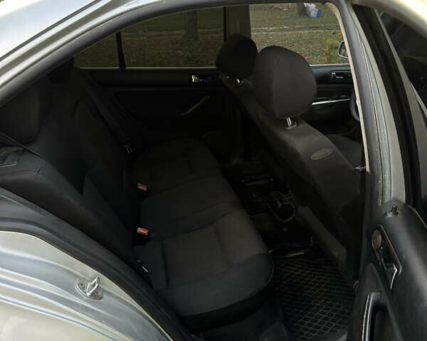 Серый Фольксваген Бора, объемом двигателя 1.9 л и пробегом 460 тыс. км за 3300 $, фото 9 на Automoto.ua