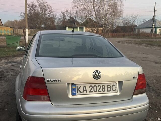 Серый Фольксваген Бора, объемом двигателя 1.6 л и пробегом 343 тыс. км за 3600 $, фото 2 на Automoto.ua