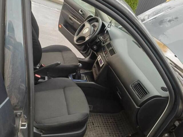 Серый Фольксваген Бора, объемом двигателя 1.9 л и пробегом 308 тыс. км за 2200 $, фото 5 на Automoto.ua