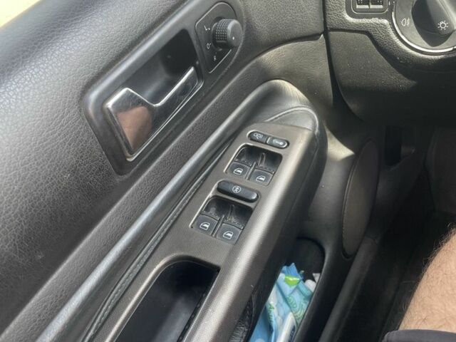 Серый Фольксваген Бора, объемом двигателя 1.6 л и пробегом 280 тыс. км за 3600 $, фото 6 на Automoto.ua