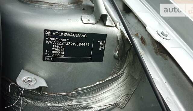 Сірий Фольксваген Бора, об'ємом двигуна 1.6 л та пробігом 140 тис. км за 4850 $, фото 23 на Automoto.ua