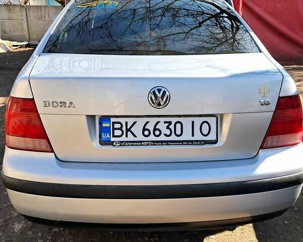 Серый Фольксваген Бора, объемом двигателя 1.6 л и пробегом 150 тыс. км за 3700 $, фото 1 на Automoto.ua